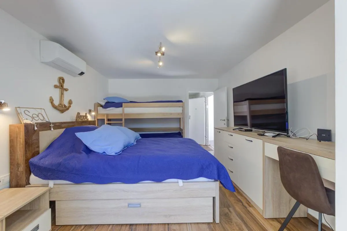 Apartment Cvrk Family House Novi Vinodolski